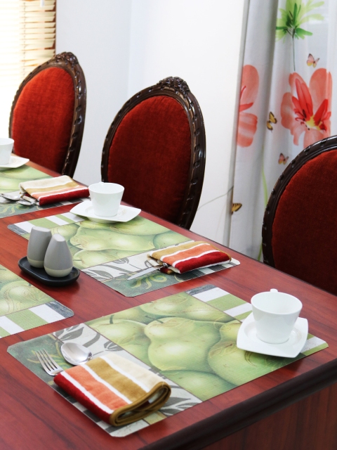 

Shresmo Set of 8 Fruit Print Table Mats, Green