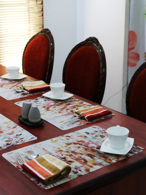 

Shresmo Grey Printed Set of 6 Table Mats, Multi