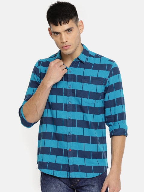 

Lee Men Blue Slim Fit Striped Casual Shirt