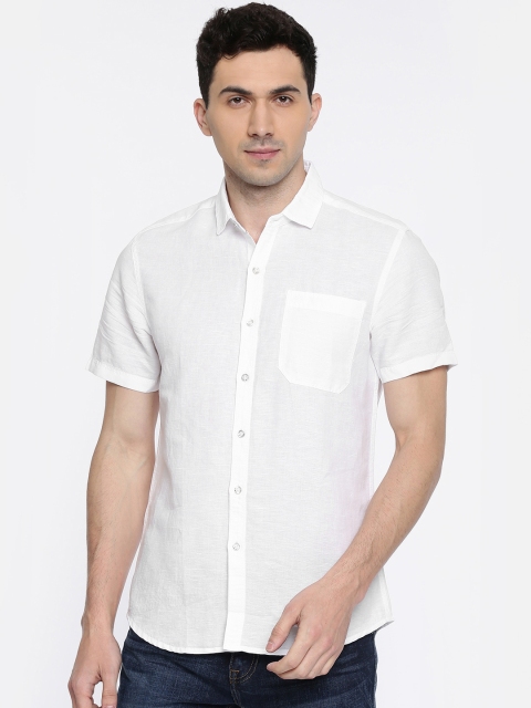 

Lee Men White Slim Fit Solid Casual Shirt