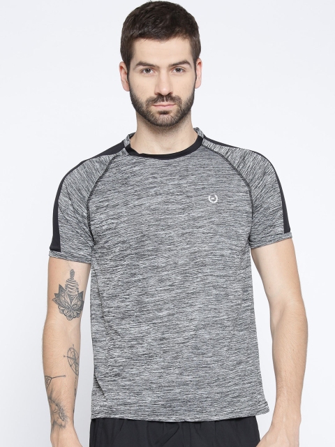 

Monte Carlo Men Grey Solid Round Neck T-shirt