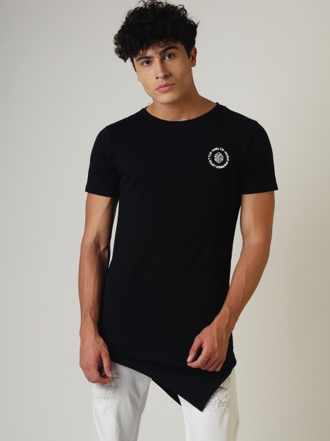 

SHELTR Men Black Solid Round Neck T-shirt