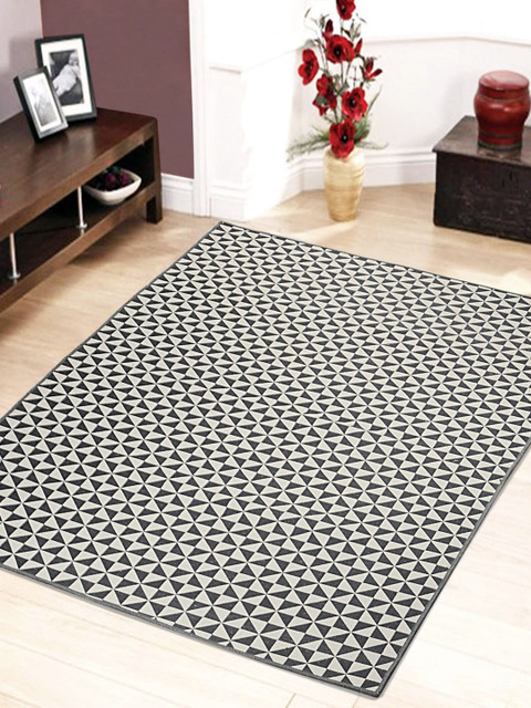

Saral Home Black & Beige Geometic Print Carpet