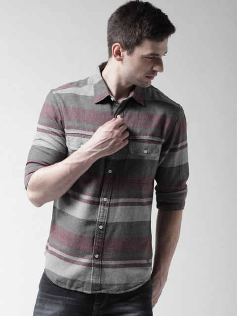 

Aeropostale Men Grey & Burgundy Regular Fit Striped Casual Shirt