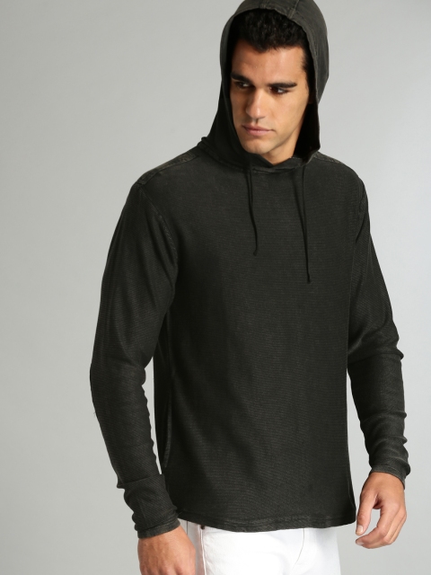 

Roadster Men Black Solid Pullover