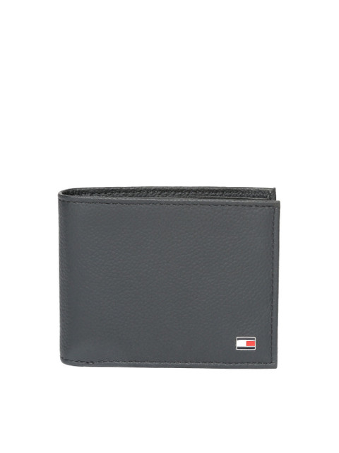 

Tommy Hilfiger Men Black Leather Solid Two Fold Wallet