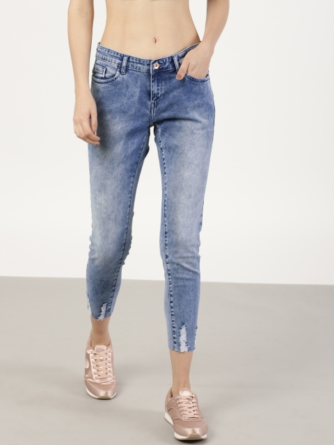 

ether Women Blue Regular Fit Mid-Rise Low Distress Stretchable Cropped Jeans