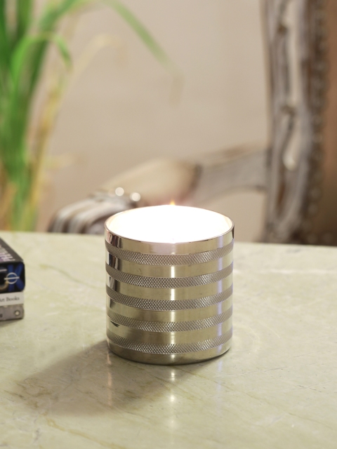 

HOME DECOR INDIA Silver-Toned Candle