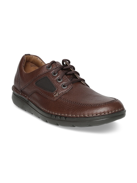 

Clarks Men Brown Solid Sneakers
