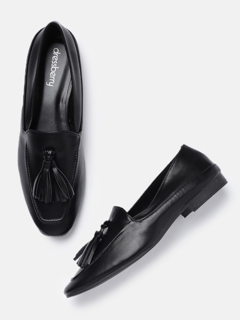 

DressBerry Women Black Solid Flats