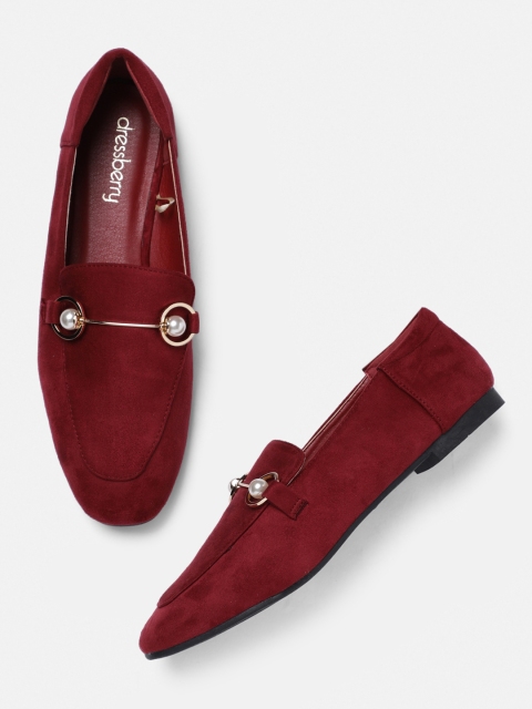

DressBerry Women Maroon Solid Synthetic Flats