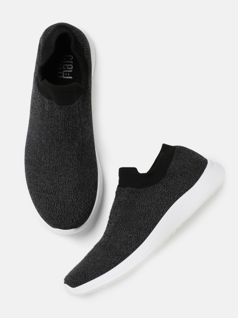 

Crew STREET Men Grey & Black Slip-On Sneakers