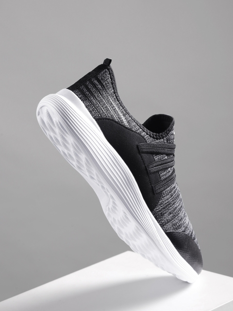 

Crew STREET Men Grey & Black Sneakers