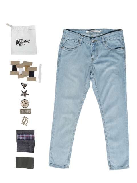 

Roadster Women Blue Skinny Fit Mid-Rise Clean Look Stretchable DIY Cropped Jeans