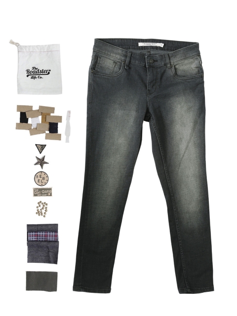 

Roadster Women Black Skinny Fit Mid-Rise Clean Look Stretchable Cropped DIY Jeans