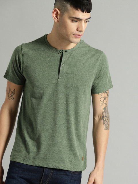 

Roadster Men Green Solid Henley Neck T-shirt
