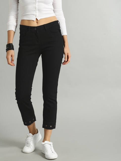 

Roadster Women Black Slim Fit Mid-Rise Clean Look Stretchable Cropped Jeans