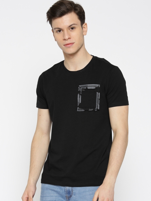 

SPYKAR Men Black Printed Back Round Neck T-shirt