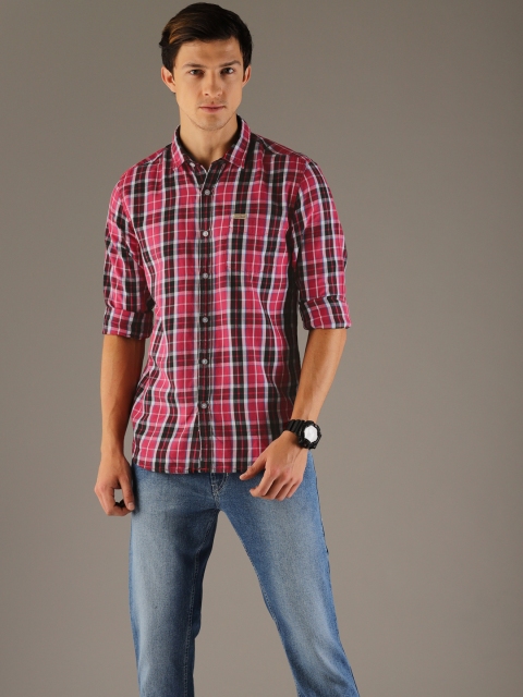 

Flying Machine Men Red & Black Slim Fit Checked Casual Shirt