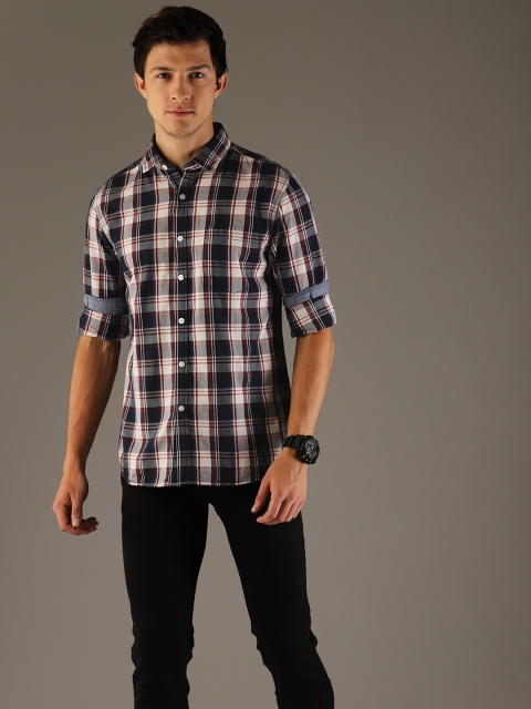 

Flying Machine Men Navy Blue & Off-White Slim Fit Checked Casual Shirt