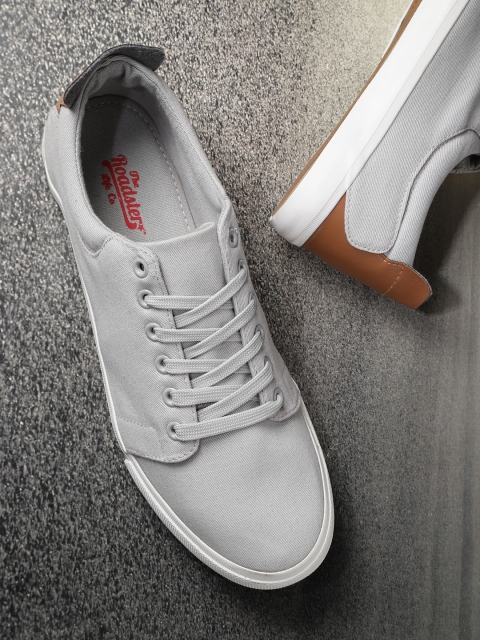 

Roadster Men Grey Sneakers
