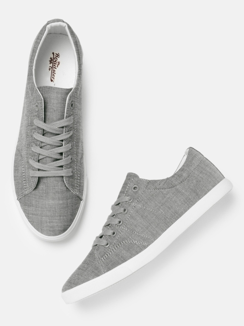 

Roadster Men Grey Sneakers