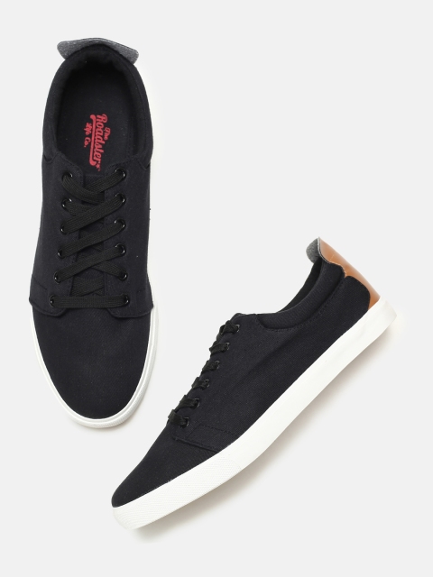 

Roadster Men Black Sneakers