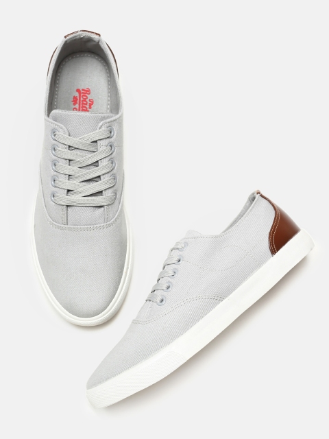 

Roadster Men Grey Sneakers