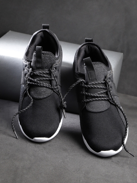 

HRX by Hrithik Roshan Road Running Men Black Shoes