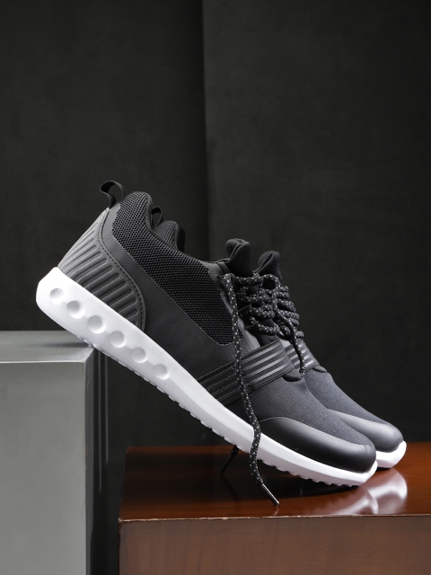 

HRX by Hrithik Roshan Men Street Run Black Running Shoes