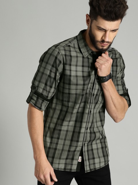 

Roadster Men Grey & Black Regular Fit Checked Casual Shirt