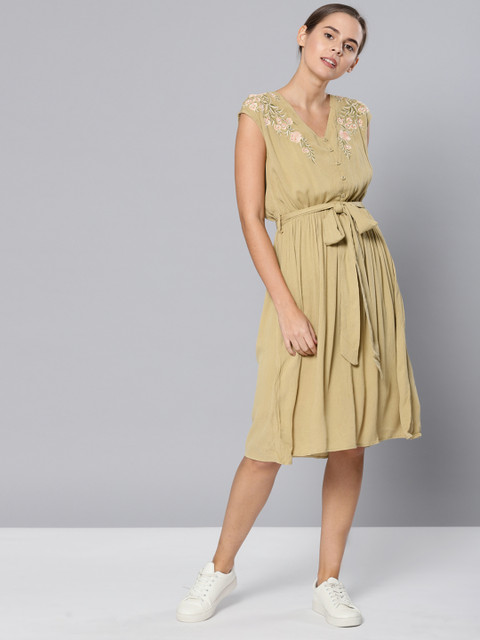 

Chemistry Women Green Solid A-Line Dress