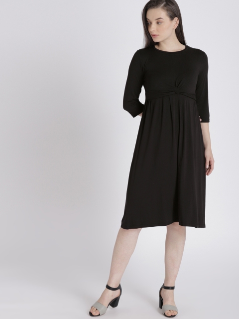 

Chemistry Women Black Solid Empire Dress