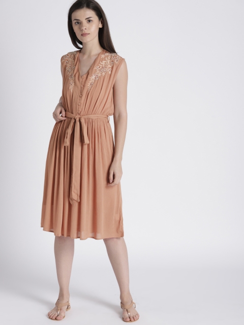 

Chemistry Women Beige Embroidered Fit and Flare Dress