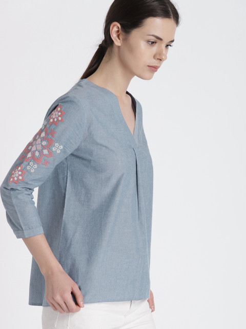 

Chemistry Women Blue Solid Embroidered Top