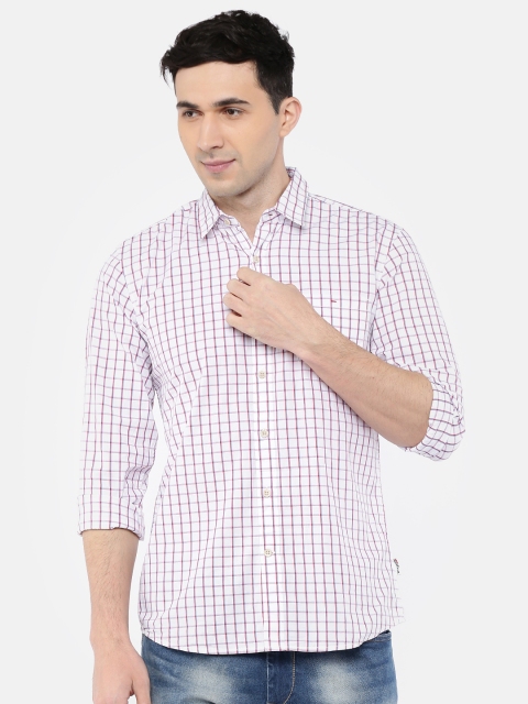 

Wrangler Men White & Red Checked Casual Shirt