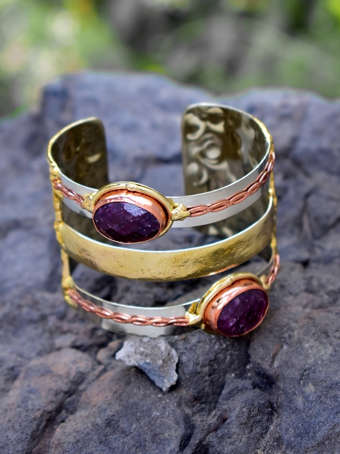 

ZeroKaata Gold-Toned & Maroon Brass Gold-Plated Handcrafted Cuff Bracelet