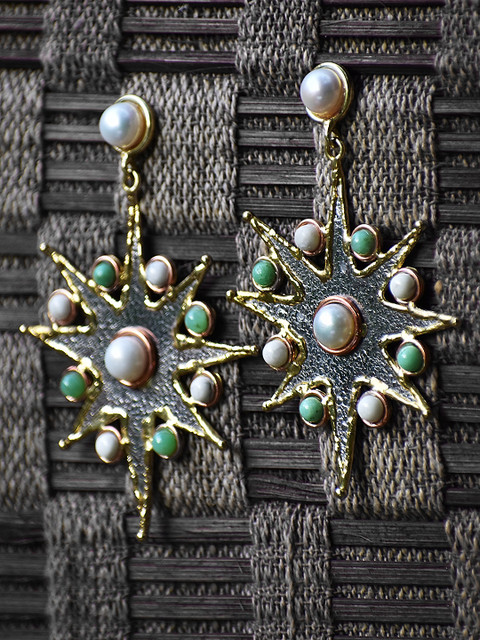 

ZeroKaata Gold-Toned & Green Contemporary Drop Earrings