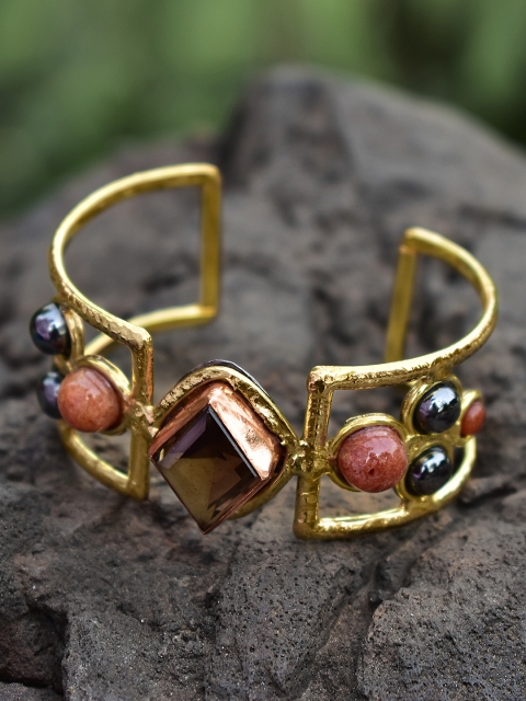 

ZeroKaata Gold-Toned & Brown Brass Gold-Plated Handcrafted Cuff Bracelet