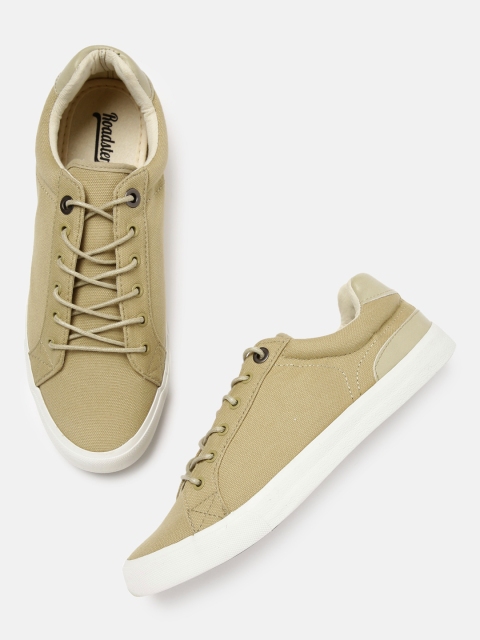 

Roadster Men Beige Sneakers