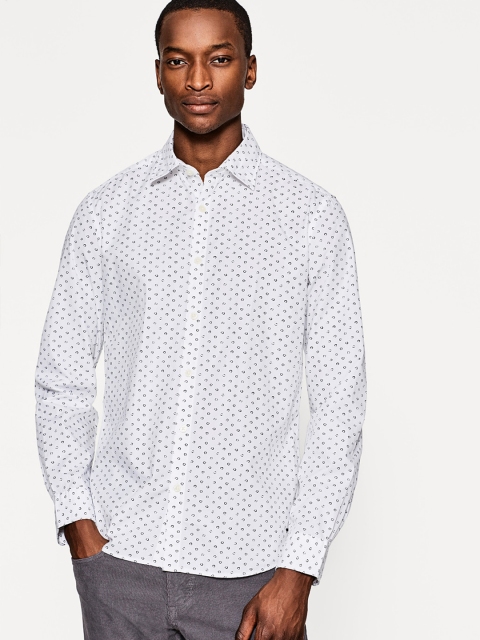 

ESPRIT Men White & Navy Blue Slim Fit Printed Casual Shirt