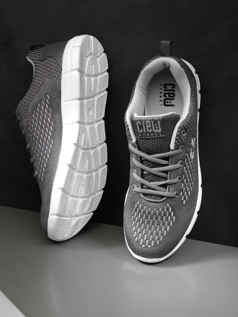 

Crew STREET Men Grey Running Shoes
