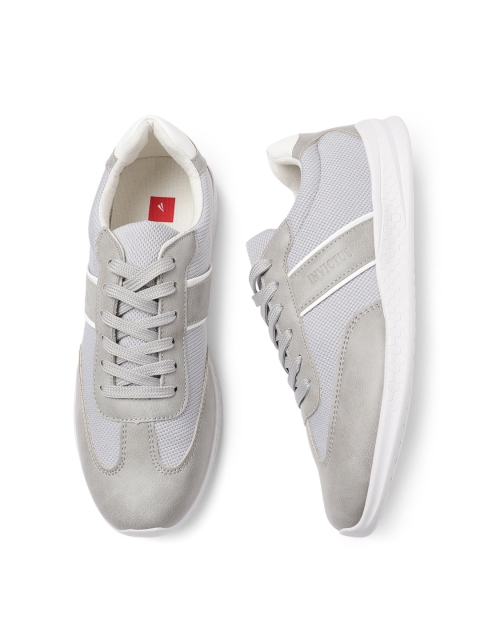 

INVICTUS Men Grey Sneakers