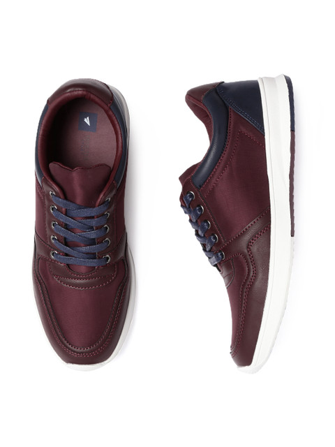 

INVICTUS Men Maroon Sneakers