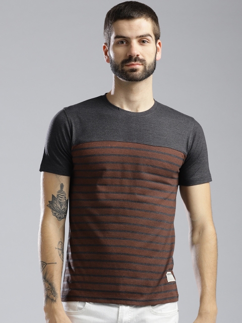 

Hubberholme Men Charcoal Grey Striped Round Neck T-shirt