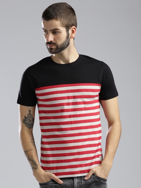 

Hubberholme Men Black & Red Striped Round Neck T-shirt