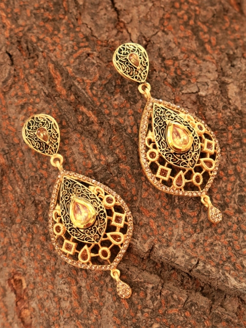 

PANASH Gold-Plated Handcrafted Teardrop Shaped Kundan Drop Earrings