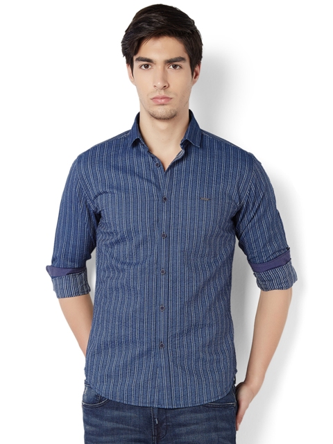 

V Dot Men Blue Slim Fit Striped Casual Shirt