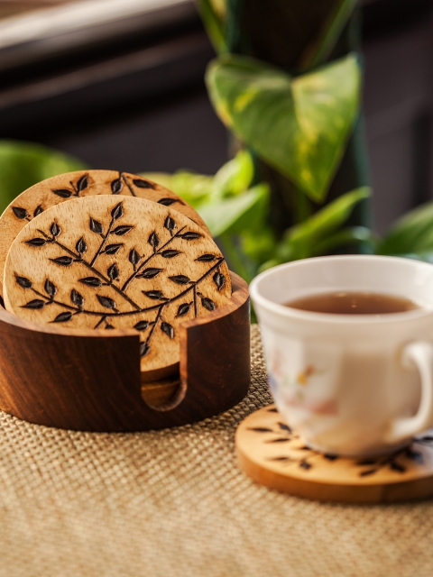 

ExclusiveLane Brown Set Of 4 Floral Work Coasters With Stand