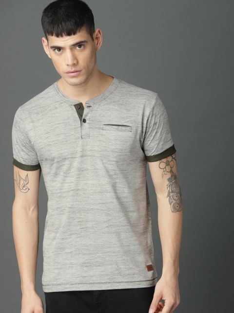 

Roadster Men Grey Solid Henley Neck T-shirt